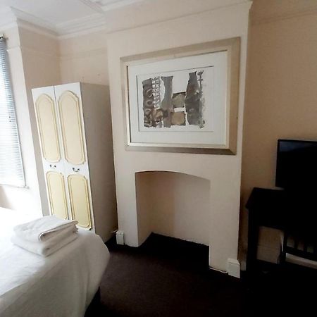 Priestfield House Medway Bed & Breakfast Gillingham  Ngoại thất bức ảnh